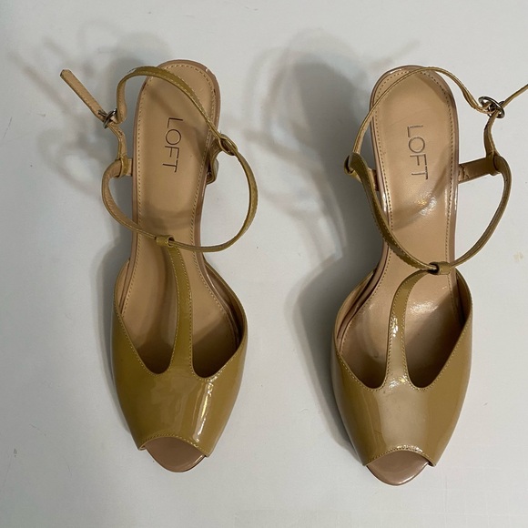 Loft T- Strap Beige patent sandals heels women’s size 8.5M - Picture 2 of 12